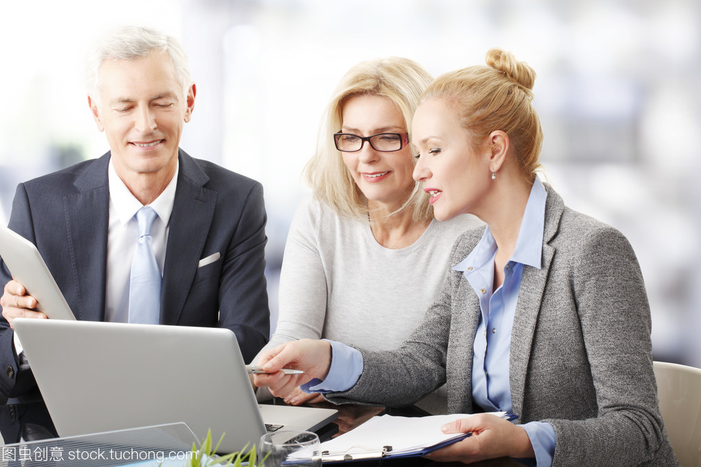 集團(tuán)的業(yè)務(wù)人咨詢